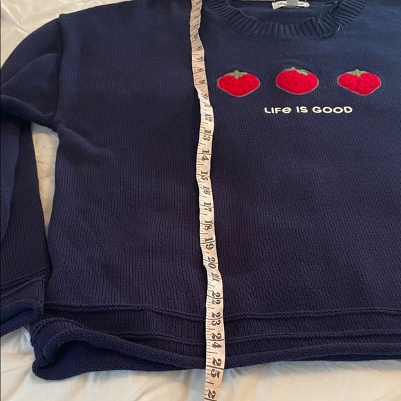 NWT Life Is Good Dark Blue Sweater with Strawberry Accents size XL - Picture 7 of 9